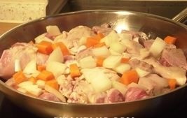 Тушеная курица со свининой - рецепт приготовления